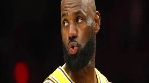 “内马尔或将回归桑托斯阵容，沙特离队仍将担任世界杯形象大使”