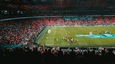 霍勒迪半场爆发，投篮9中6得16分，三分线外5中4高效助力球队